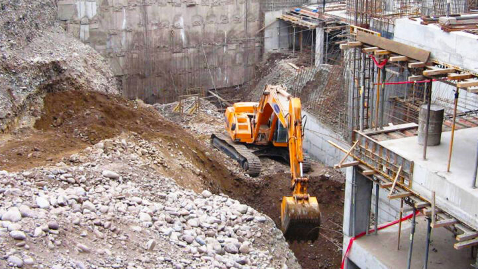 Excavación para vivienda de obra nueva en Barcelona