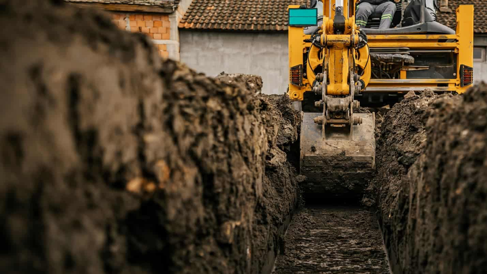 Excavadora trabajando en una obra en la provincia de Barcelona