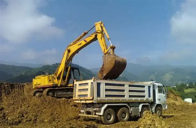 Retirada y transporte de tierras en Castelldefels